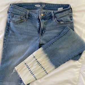 Jeans with unique bottom ankle detail